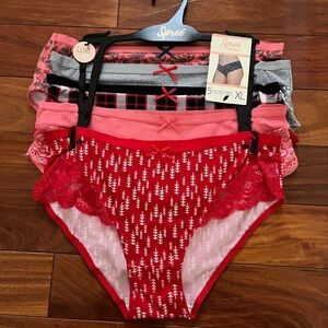 NWT Spree Lace Panty Set